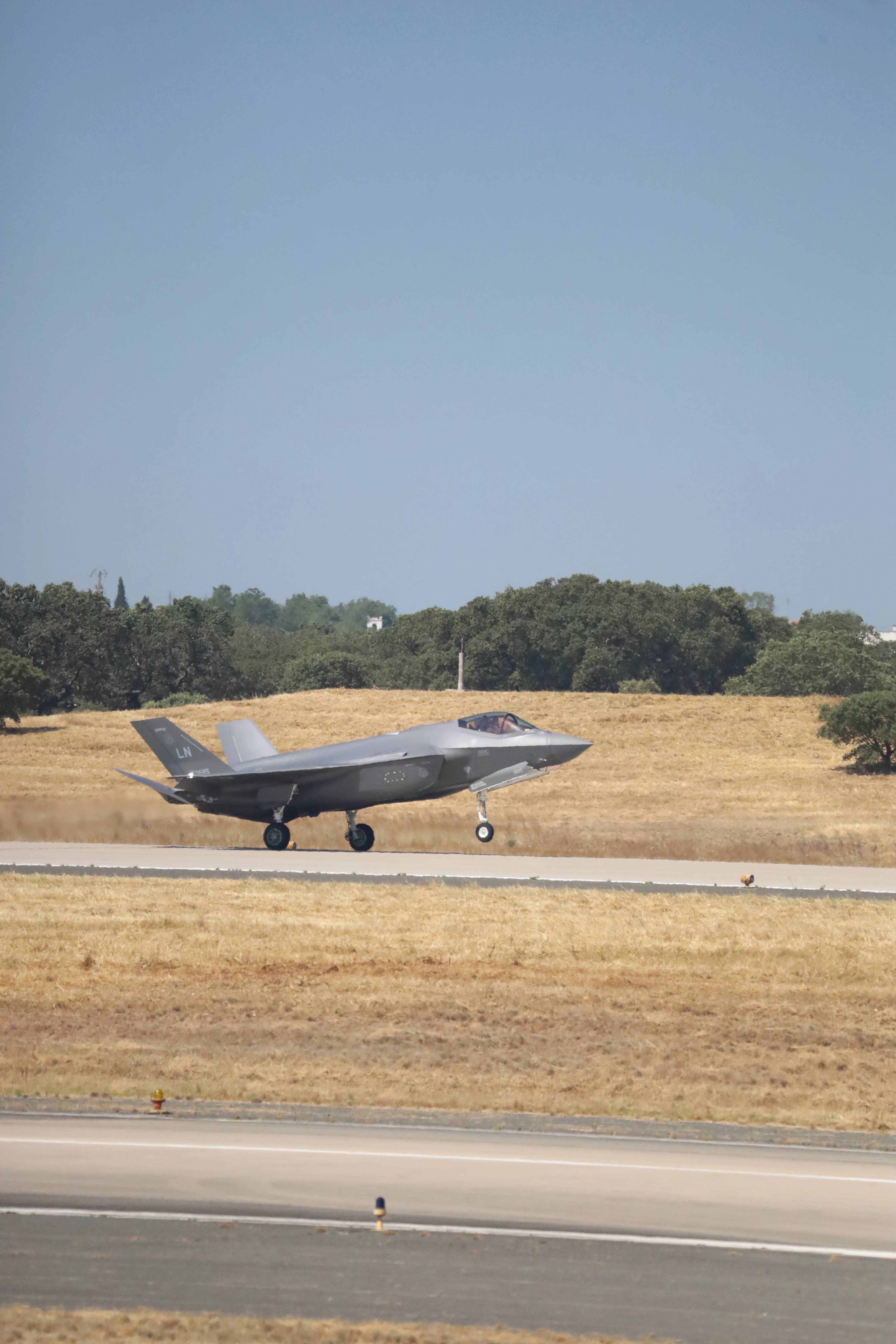 Acrobacias aéreas com trilhas de fumo (5)