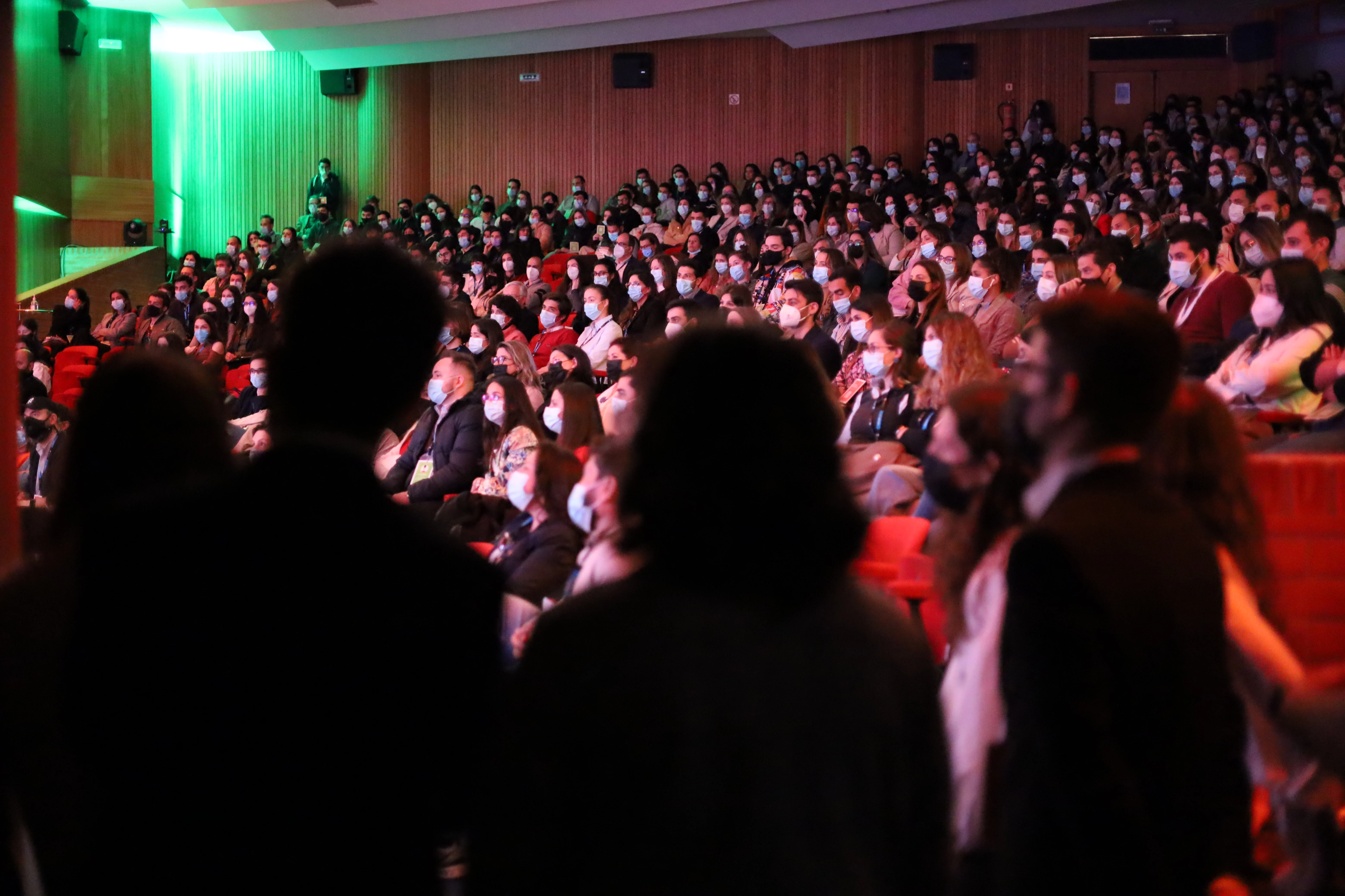 Fotografia de evento corporativo com convidados em interação (1)