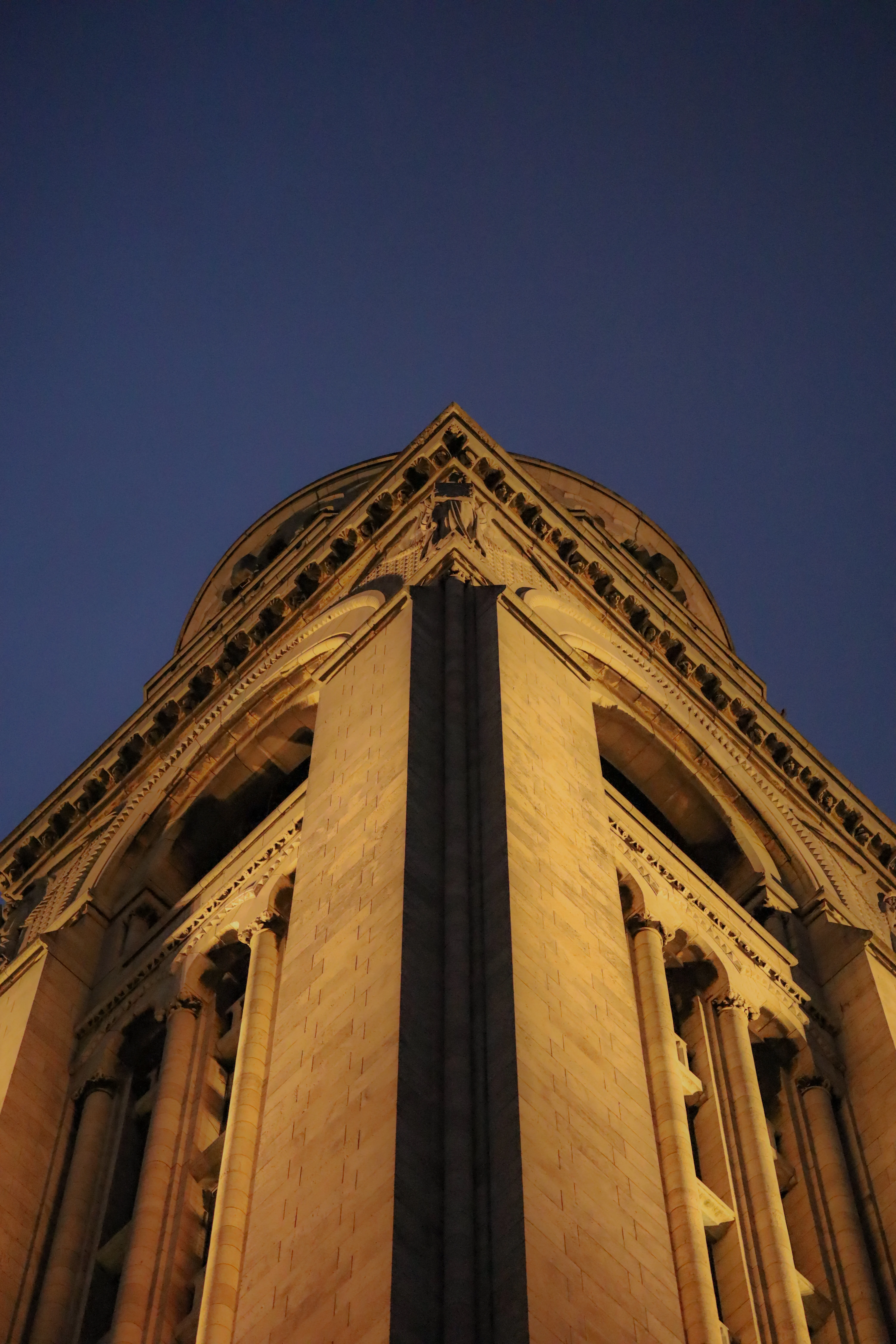 Cena urbana com movimento e pessoas (6)