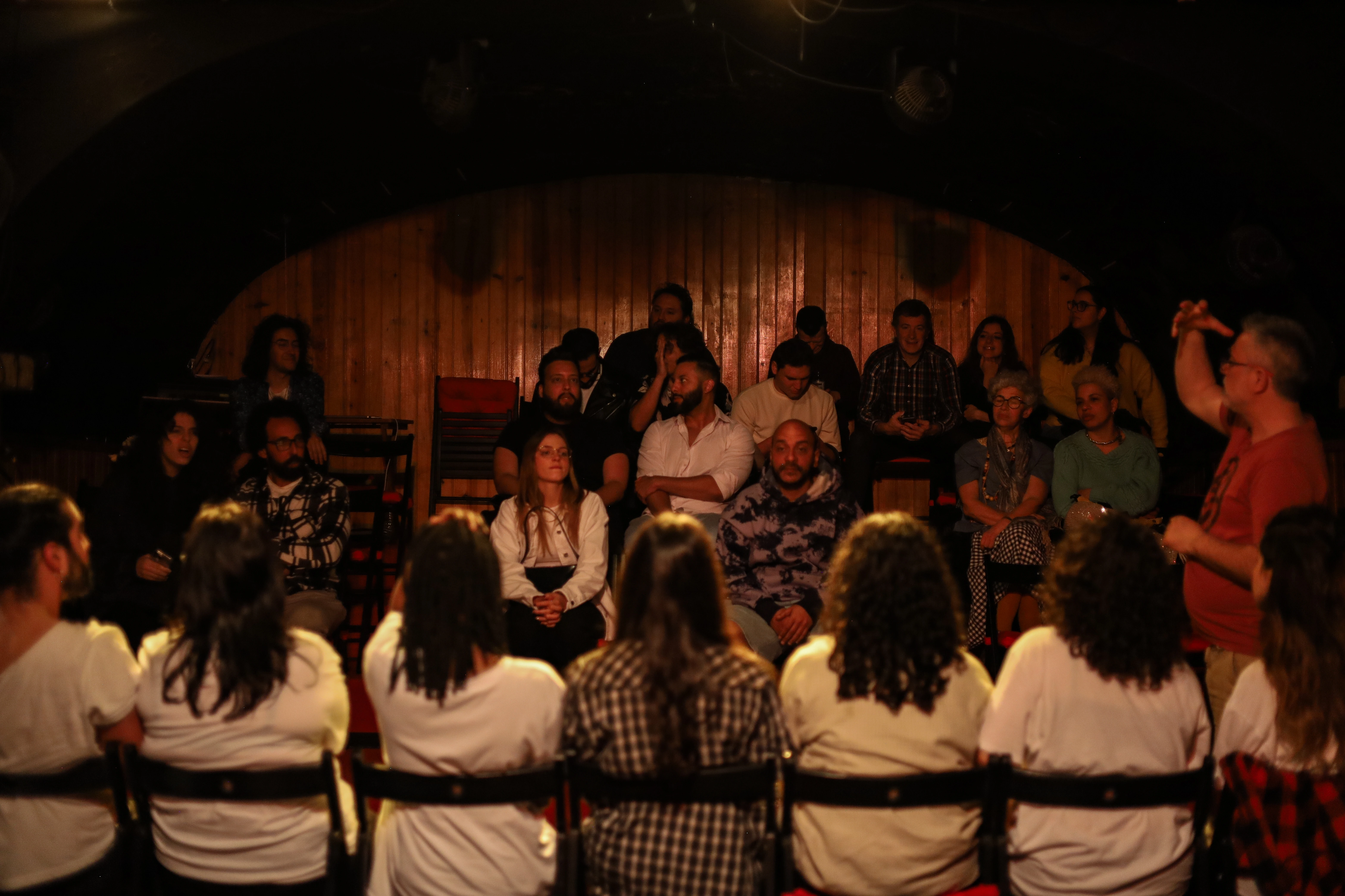 Cenografia e luz em espetáculo de teatro (8)