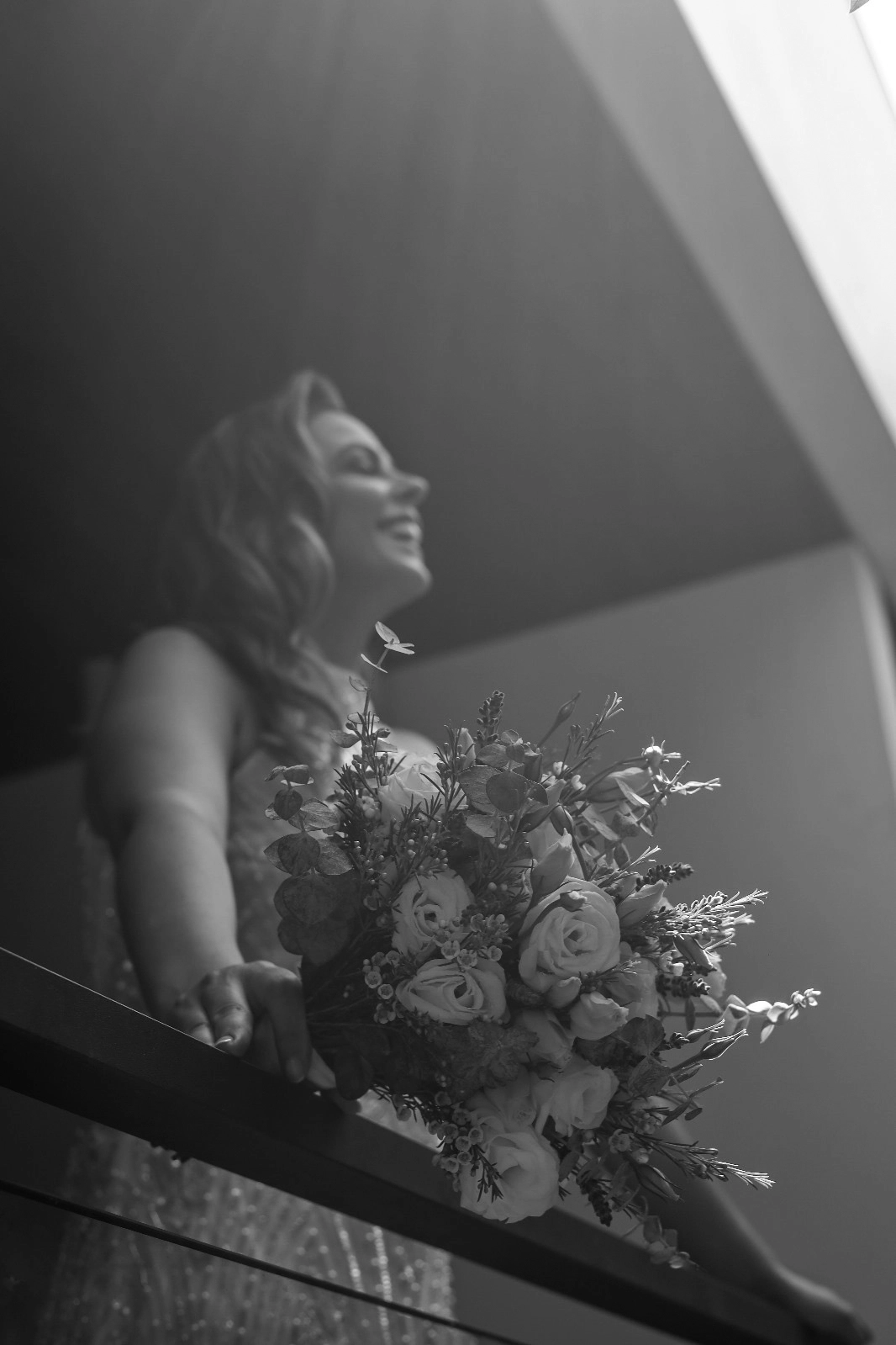 Retrato dos noivos com composição clássica (3)